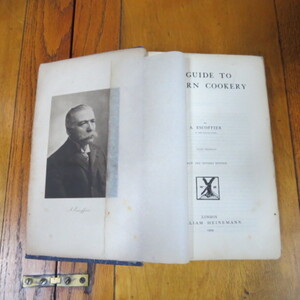 Click for Full Size image: 300 x 300 (39455 bytes)